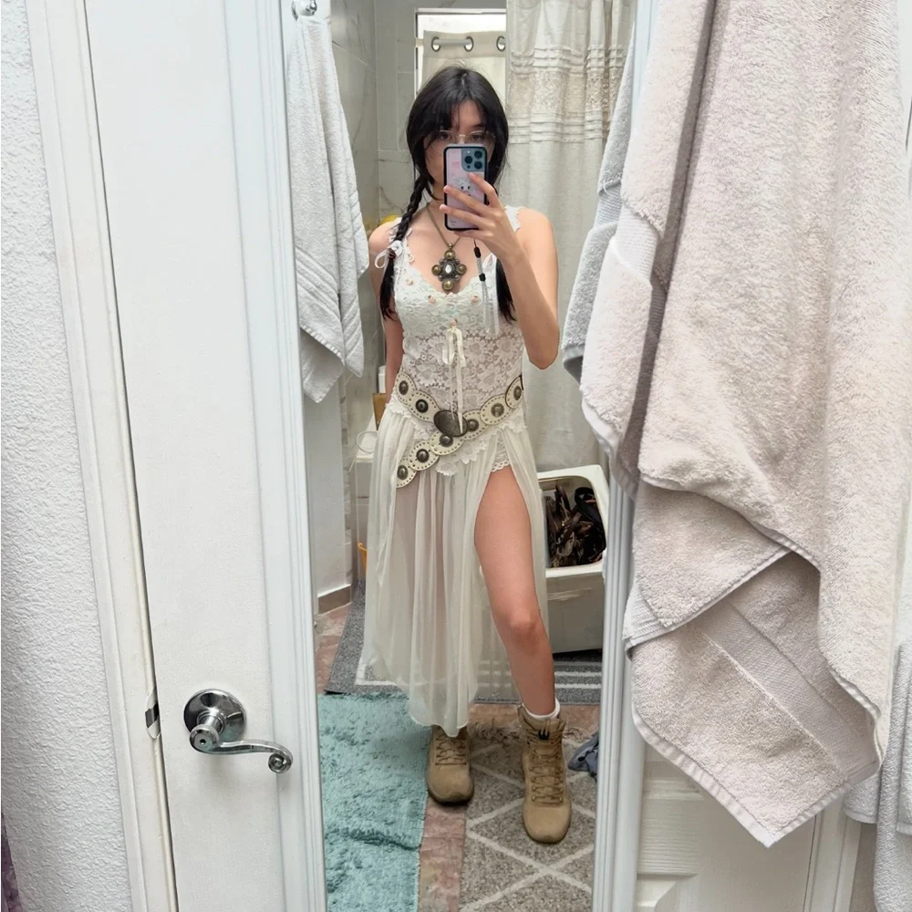 Cream Lace Bodice Maxi Dress with Sheer Skirt - Picture 4 of 4